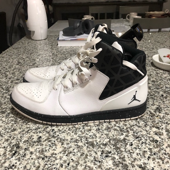 Lightly worn Jordan’s size 11 - Picture 2 of 6